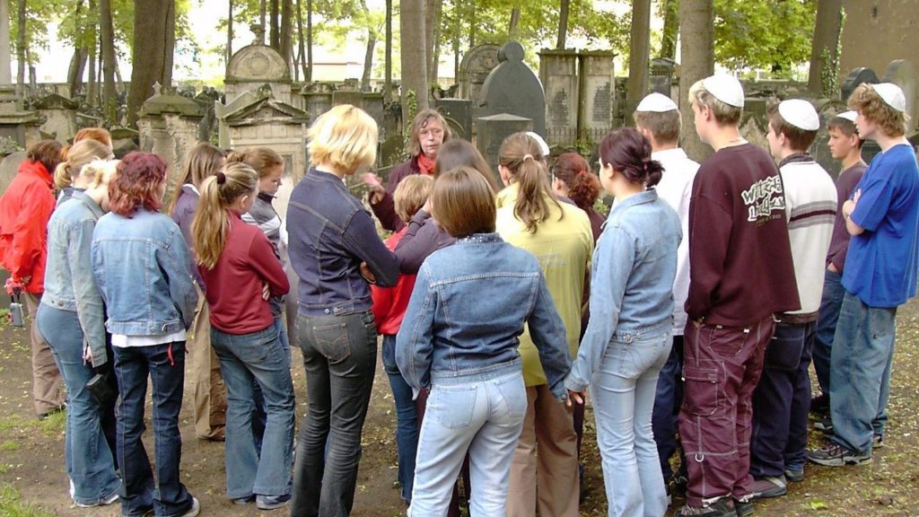 2-chronicles-12-let-s-make-disciples